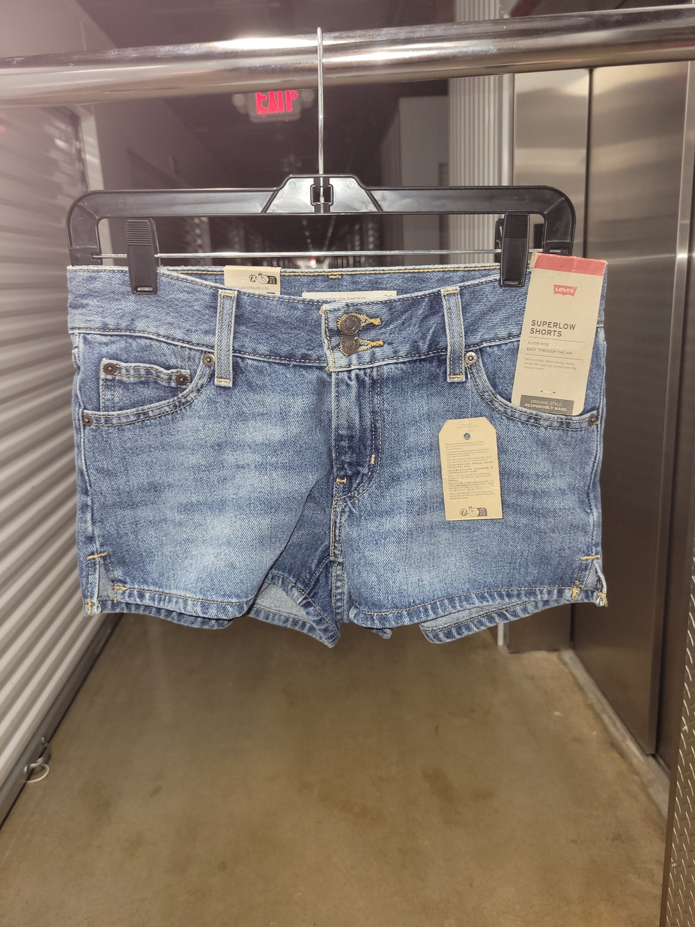 NWT Levi's Superlow Loose Women's 26 Mid Rise Denim Shorts